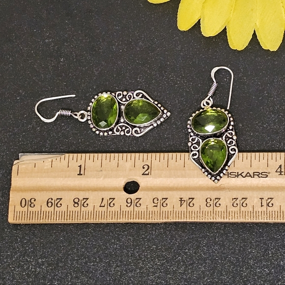 Peridot Earrings - The stone of compassion - Picture 4 of 4